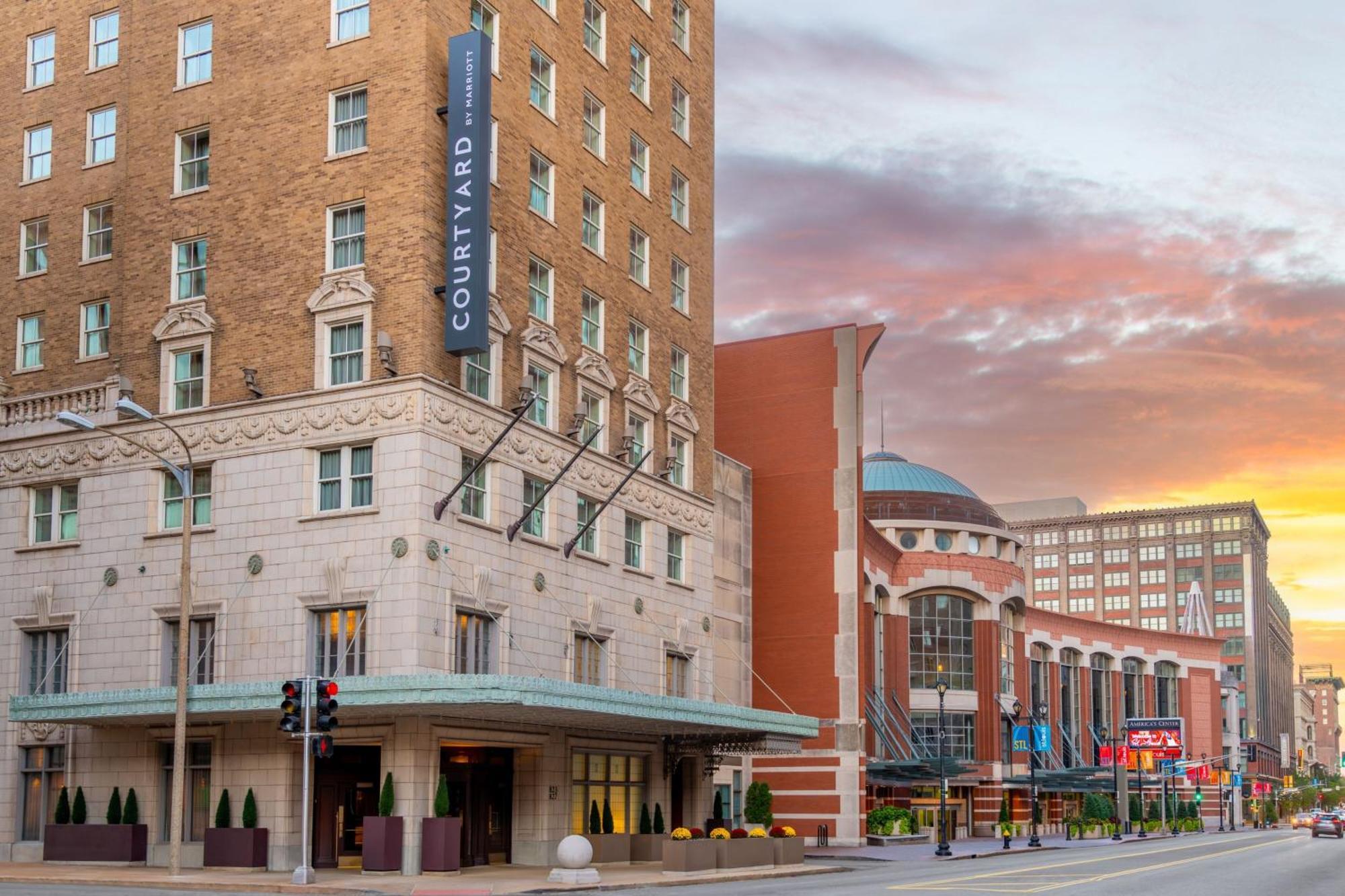 Courtyard St. Louis Downtown/Convention Center Hotell Exteriör bild